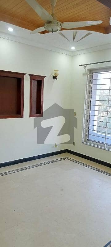 جی ۔ 13/1 جی ۔ 13,اسلام آباد میں 4 کمروں کا 4 مرلہ مکان 3.6 کروڑ میں برائے فروخت۔