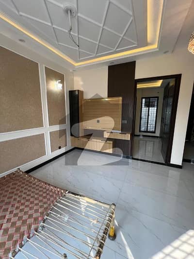 5 MARLA UPPER PORTION AVAILABLE FOR RENT IN EDEN BOLIVARD HOUSING SOCIETY COLLEGE ROAD LAHORE