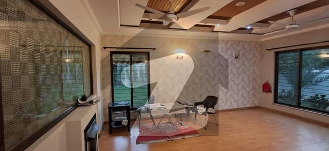 ڈی ایچ اے فیز 6 - بلاک ایچ فیز 6,ڈیفنس (ڈی ایچ اے),لاہور میں 6 کمروں کا 2 کنال مکان 18.5 کروڑ میں برائے فروخت۔