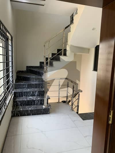 آئی ۔ 11 اسلام آباد میں 4 کمروں کا 6 مرلہ مکان 1.1 لاکھ میں کرایہ پر دستیاب ہے۔