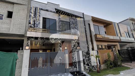 سینٹرل پارک ۔ بلاک اے1 سینٹرل پارک ہاؤسنگ سکیم,لاہور میں 4 کمروں کا 5 مرلہ مکان 2.4 کروڑ میں برائے فروخت۔