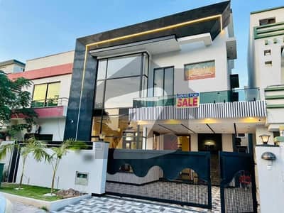 بحریہ ٹاؤن فیز 6 بحریہ ٹاؤن راولپنڈی,راولپنڈی میں 5 کمروں کا 10 مرلہ مکان 6.0 کروڑ میں برائے فروخت۔