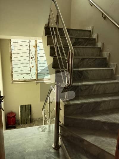 ویلینشیاء ہاؤسنگ سوسائٹی لاہور میں 7 کمروں کا 1 کنال مکان 2.8 لاکھ میں کرایہ پر دستیاب ہے۔