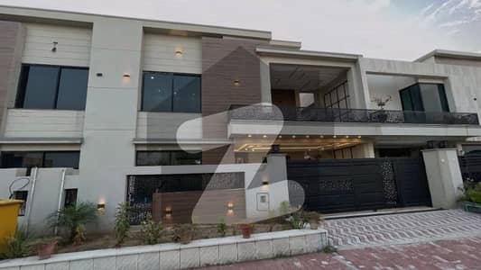 بحریہ ٹاؤن فیز 8 ۔ بلاک آئی بحریہ ٹاؤن فیز 8,بحریہ ٹاؤن راولپنڈی,راولپنڈی میں 5 کمروں کا 10 مرلہ مکان 3.3 کروڑ میں برائے فروخت۔