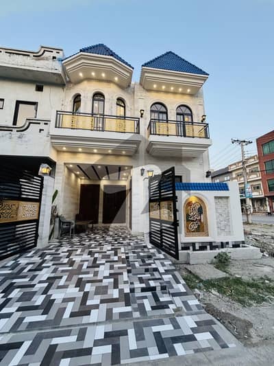 کینال گارڈن لاہور میں 5 کمروں کا 5 مرلہ مکان 2.35 کروڑ میں برائے فروخت۔