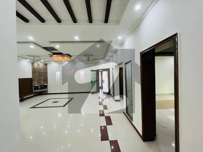 One Kanal Bungalow For Sale W-Block DHA Phase 3 Lahore.