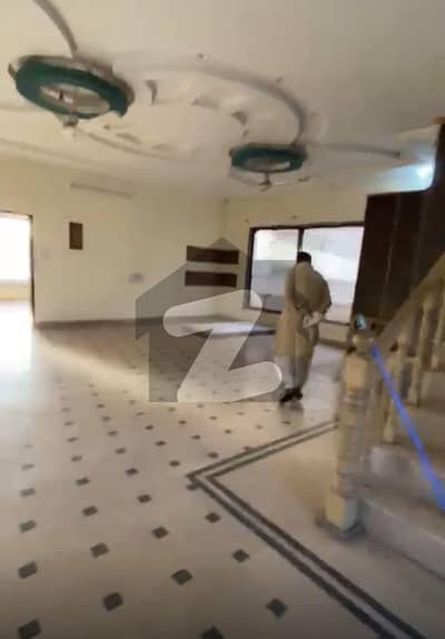 1 Kanal Upper Portion Available For Rent (Iron Stairs)