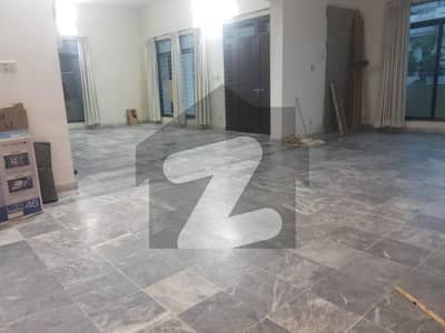 بنی گالہ اسلام آباد میں 3 کمروں کا 1 کنال بالائی پورشن 80.0 ہزار میں کرایہ پر دستیاب ہے۔