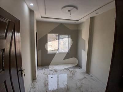 سمن آباد لاہور میں 4 کمروں کا 4 مرلہ بالائی پورشن 80.0 ہزار میں کرایہ پر دستیاب ہے۔