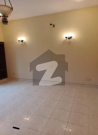 500 Yards Lower Portion For Rent Only For Multinational And Bankers