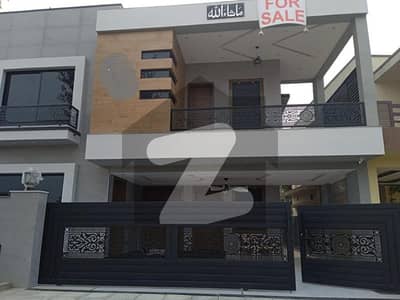 بحریہ ٹاؤن فیز 8 بحریہ ٹاؤن راولپنڈی,راولپنڈی میں 10 مرلہ Studio مکان 5.25 کروڑ میں برائے فروخت۔