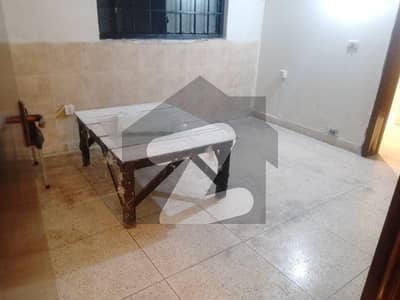 ڈی ایچ اے فیز 2 - بلاک کیو فیز 2,ڈیفنس (ڈی ایچ اے),لاہور میں 3 کمروں کا 10 مرلہ مکان 1.1 لاکھ میں کرایہ پر دستیاب ہے۔