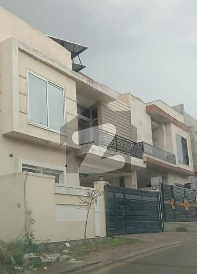 کوہستان انکلیو - سیکٹر جی کوہستان انکلیو,واہ کینٹ,واہ میں 6 کمروں کا 8 مرلہ مکان 4.3 کروڑ میں برائے فروخت۔