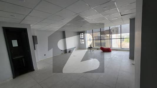 شاہراہِ فیصل کراچی میں 3 مرلہ Studio دفتر 1.55 لاکھ میں کرایہ پر دستیاب ہے۔