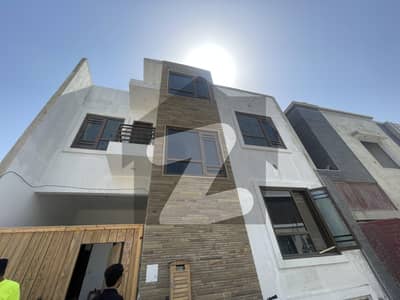 ڈی ایچ اے فیز 8 ڈی ایچ اے ڈیفینس,کراچی میں 4 کمروں کا 4 مرلہ مکان 7.0 کروڑ میں برائے فروخت۔