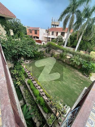 ویلینشیاء ۔ بلاک ڈی ویلینشیاء ہاؤسنگ سوسائٹی,لاہور میں 5 کمروں کا 2 کنال مکان 13.75 کروڑ میں برائے فروخت۔