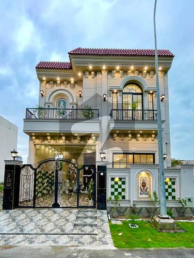 ڈی ایچ اے 9 ٹاؤن ۔ بلاک اے ڈی ایچ اے 9 ٹاؤن,ڈیفنس (ڈی ایچ اے),لاہور میں 3 کمروں کا 5 مرلہ مکان 2.85 کروڑ میں برائے فروخت۔