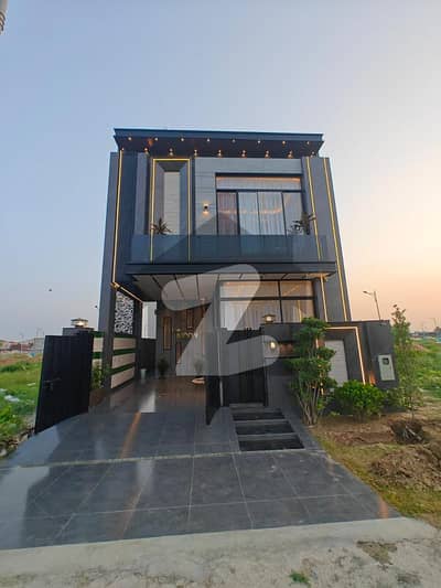 ڈی ایچ اے 9 ٹاؤن ڈیفنس (ڈی ایچ اے),لاہور میں 3 کمروں کا 5 مرلہ مکان 2.95 کروڑ میں برائے فروخت۔