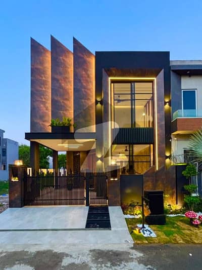 ڈی ایچ اے 9 ٹاؤن ڈیفنس (ڈی ایچ اے),لاہور میں 3 کمروں کا 5 مرلہ مکان 3.1 کروڑ میں برائے فروخت۔