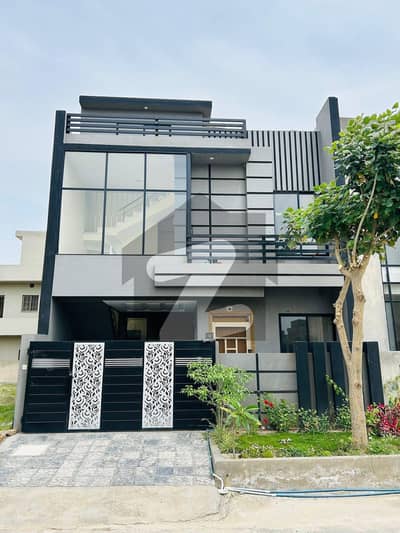 فیصل مارگلہ سٹی بی ۔ 17,اسلام آباد میں 4 کمروں کا 5 مرلہ مکان 2.4 کروڑ میں برائے فروخت۔