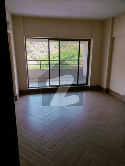 3 Bed spacious apartment with open view.