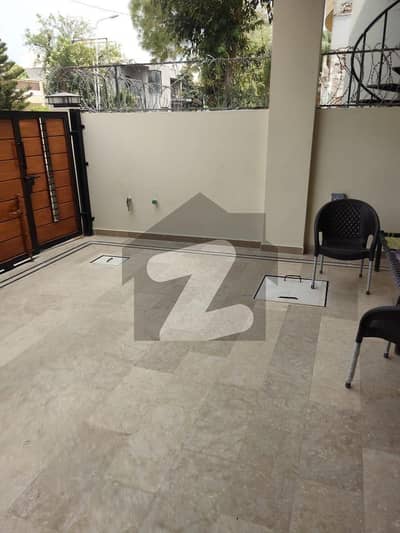 ایف ۔ 10 اسلام آباد میں 5 کمروں کا 1 کنال مکان 7.0 لاکھ میں کرایہ پر دستیاب ہے۔