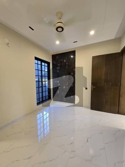 بحریہ ٹاؤن عمر بلاک بحریہ ٹاؤن سیکٹر B,بحریہ ٹاؤن,لاہور میں 3 کمروں کا 5 مرلہ مکان 80.0 ہزار میں کرایہ پر دستیاب ہے۔