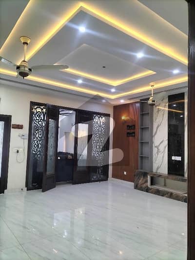 بحریہ ٹاؤن ۔ غزنوی بلاک بحریہ ٹاؤن ۔ سیکٹر ایف,بحریہ ٹاؤن,لاہور میں 2 کمروں کا 10 مرلہ زیریں پورشن 85.0 ہزار میں کرایہ پر دستیاب ہے۔