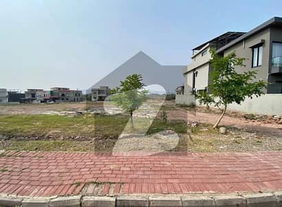 Exclusive 1 Kanal Plot In Park Enclave Ready To Build, Possession Available