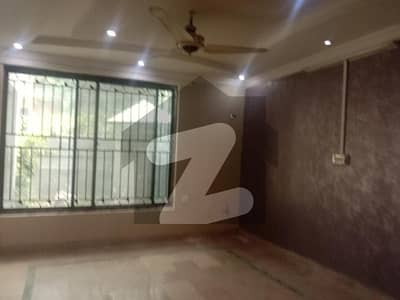 گلستان کالونی راولپنڈی میں 6 کمروں کا 12 مرلہ مکان 2.9 کروڑ میں برائے فروخت۔