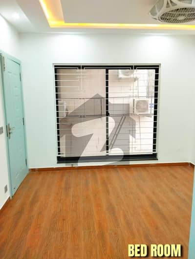 بحریہ ٹاؤن اقبال بلاک بحریہ ٹاؤن سیکٹر ای,بحریہ ٹاؤن,لاہور میں 1 کمرے کا 2 مرلہ فلیٹ 70.0 لاکھ میں برائے فروخت۔