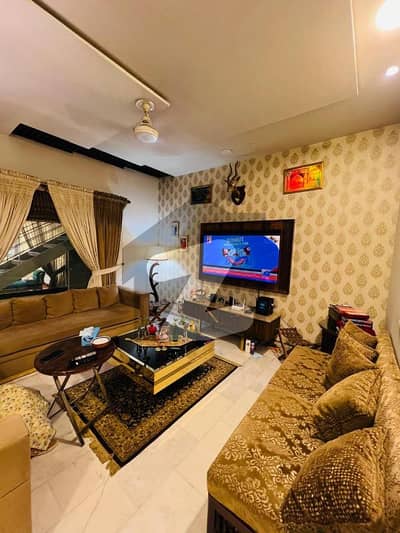 ڈی ایچ اے فیز 5 - بلاک ایل فیز 5,ڈیفنس (ڈی ایچ اے),لاہور میں 5 کمروں کا 10 مرلہ مکان 6.25 کروڑ میں برائے فروخت۔