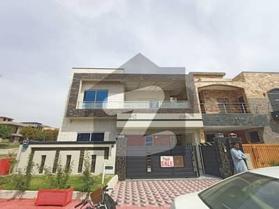 بحریہ ٹاؤن فیز 8 ۔ بلاک ای بحریہ ٹاؤن فیز 8,بحریہ ٹاؤن راولپنڈی,راولپنڈی میں 5 کمروں کا 10 مرلہ مکان 4.5 کروڑ میں برائے فروخت۔