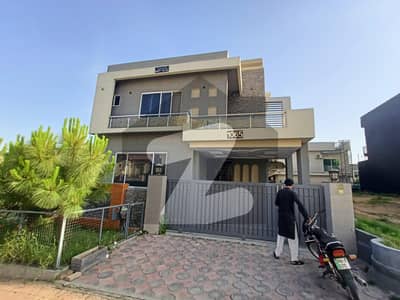 بحریہ ٹاؤن فیز 8 ۔ بلاک ای بحریہ ٹاؤن فیز 8,بحریہ ٹاؤن راولپنڈی,راولپنڈی میں 6 کمروں کا 10 مرلہ مکان 4.8 کروڑ میں برائے فروخت۔