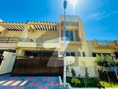 بحریہ ٹاؤن فیز 8 بحریہ ٹاؤن راولپنڈی,راولپنڈی میں 5 کمروں کا 7 مرلہ مکان 3.0 کروڑ میں برائے فروخت۔