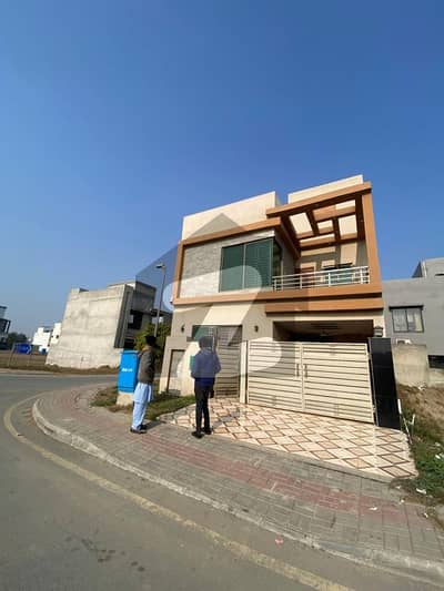 5 MARLA SLIGHTLY USED HOUSE IN BAHRIA ORCHARD LAHORE. PHASE 2 C-BLOCK CORNER HOUSE
