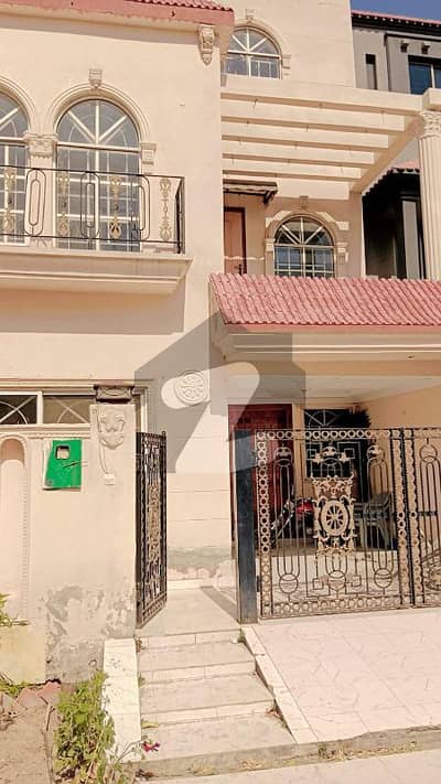 بحریہ آرچرڈ لاہور میں 3 کمروں کا 5 مرلہ مکان 75.0 ہزار میں کرایہ پر دستیاب ہے۔