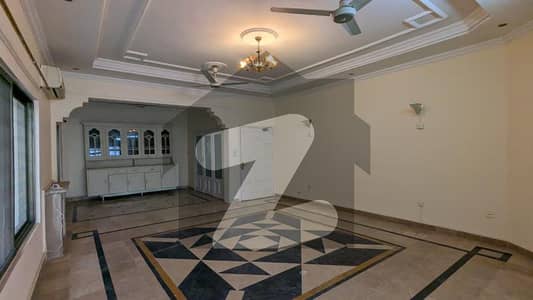 ایف ۔ 8 اسلام آباد میں 5 کمروں کا 1 کنال مکان 27.5 کروڑ میں برائے فروخت۔