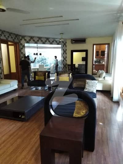 مین بلیوارڈ گلبرگ گلبرگ,لاہور میں 8 کنال کمرشل پلاٹ 25.0 ارب میں برائے فروخت۔