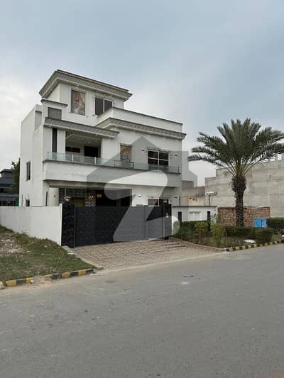 سٹی ہاؤسنگ سوسائٹی گوجرانوالہ میں 5 کمروں کا 10 مرلہ مکان 3.7 کروڑ میں برائے فروخت۔