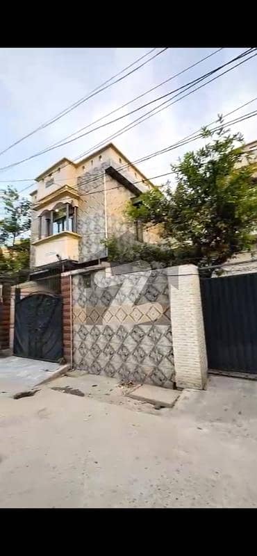 جلیل ٹاؤن گوجرانوالہ میں 11 کمروں کا 10 مرلہ مکان 2.7 کروڑ میں برائے فروخت۔