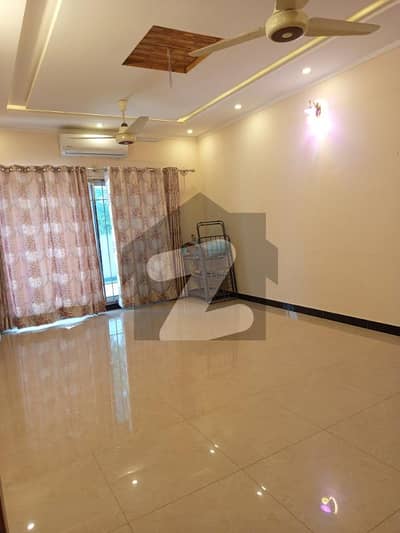 G-10/1 size 42x80 Main Double road 8bed 8bath 2dd 2kitchen