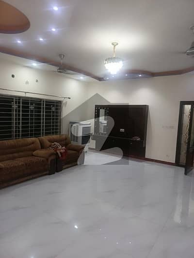 نیسپاک سکیم فیز 3 ڈیفینس روڈ,لاہور میں 3 کمروں کا 1 کنال بالائی پورشن 90.0 ہزار میں کرایہ پر دستیاب ہے۔