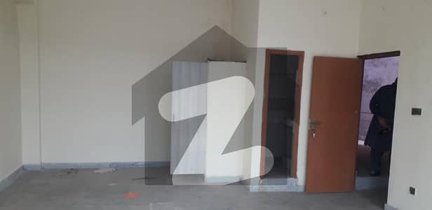 فیض آباد راولپنڈی میں 13 مرلہ Studio عمارت 3.75 لاکھ میں کرایہ پر دستیاب ہے۔