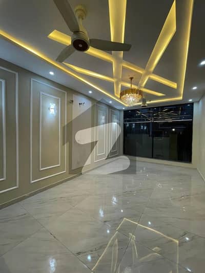 ڈی ایچ اے 11 رہبر لاہور میں 3 کمروں کا 5 مرلہ مکان 1.1 لاکھ میں کرایہ پر دستیاب ہے۔