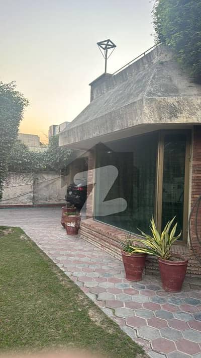 ڈی ایچ اے فیز 2 - بلاک ایس فیز 2,ڈیفنس (ڈی ایچ اے),لاہور میں 6 کمروں کا 2 کنال مکان 14.0 کروڑ میں برائے فروخت۔