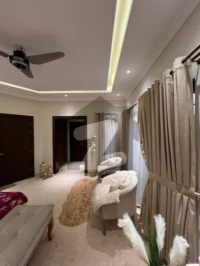 بحریہ ٹاؤن فیز 8 ۔ بلاک ای بحریہ ٹاؤن فیز 8,بحریہ ٹاؤن راولپنڈی,راولپنڈی میں 5 کمروں کا 10 مرلہ مکان 3.9 کروڑ میں برائے فروخت۔