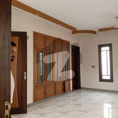 500 Yards Owner Built House For Sale On 31st Street West Open , 6 Bedrooms, At Most Attractive Location Reasonable Demand