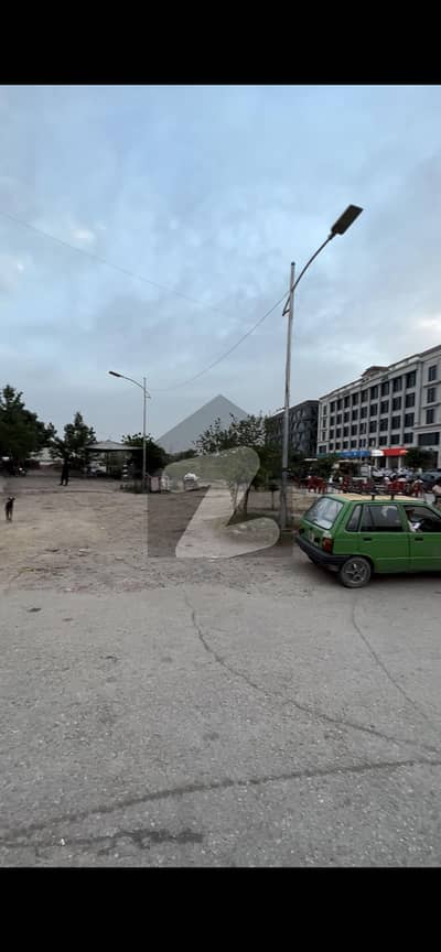 ڈی ۔ 12 مرکز ڈی ۔ 12,اسلام آباد میں 1 کنال کمرشل پلاٹ 12.5 ارب میں برائے فروخت۔