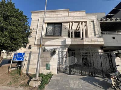 بحریہ آرچرڈ فیز 1 ۔ ایسٹزن بحریہ آرچرڈ فیز 1,بحریہ آرچرڈ,لاہور میں 3 کمروں کا 5 مرلہ مکان 2.27 کروڑ میں برائے فروخت۔